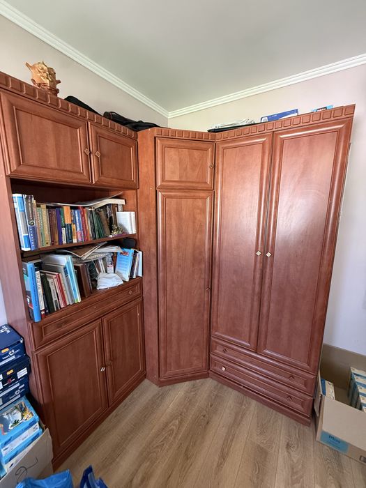 Продам кутову шафу в спальню