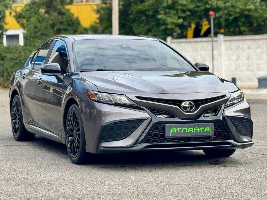 Toyota Camry SE 2022