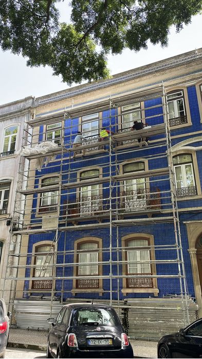 Trabalhos em altura por andaimes, rapel / alpinismo telhados, fachadas