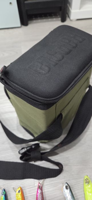 Conjunto mala Rapala e amostras spinning.