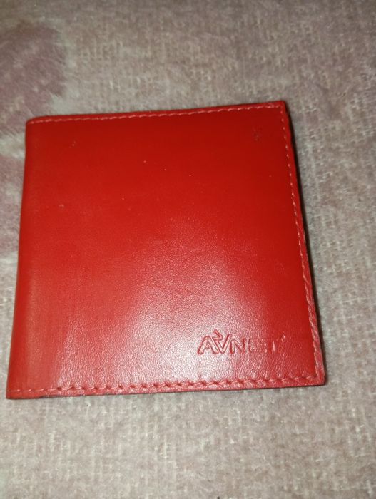 Компактный красный кожаный кошелек Avnet / Портмоне bifold