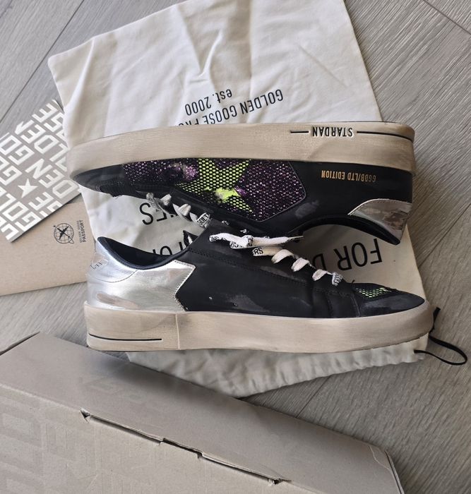 Golden Goose Stardan LTD Edition
Stardan glitter-detail sneakers 
Stardan glitter-detail sneakers