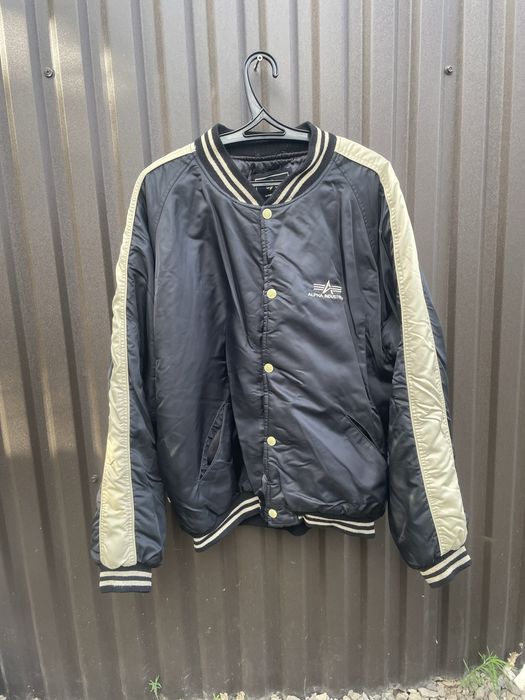 Бомбера alpha industries!
