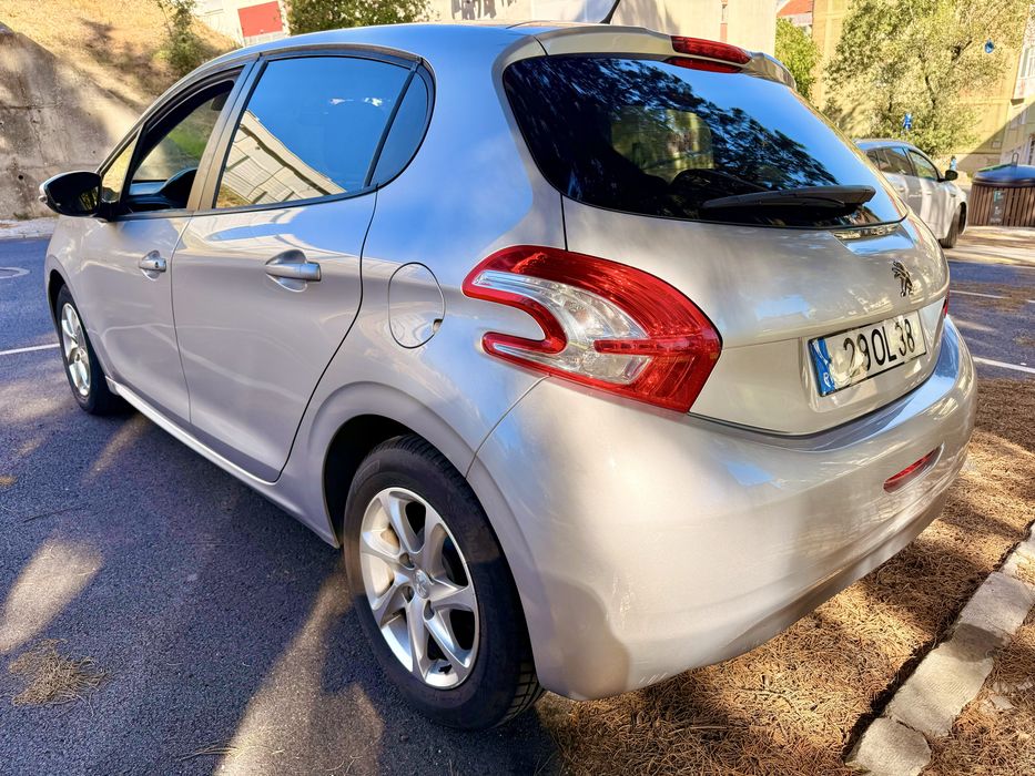 Peugeot 208 1.2 VTi 82cv | 95.000 km | Gasolina | Impecável foto 3