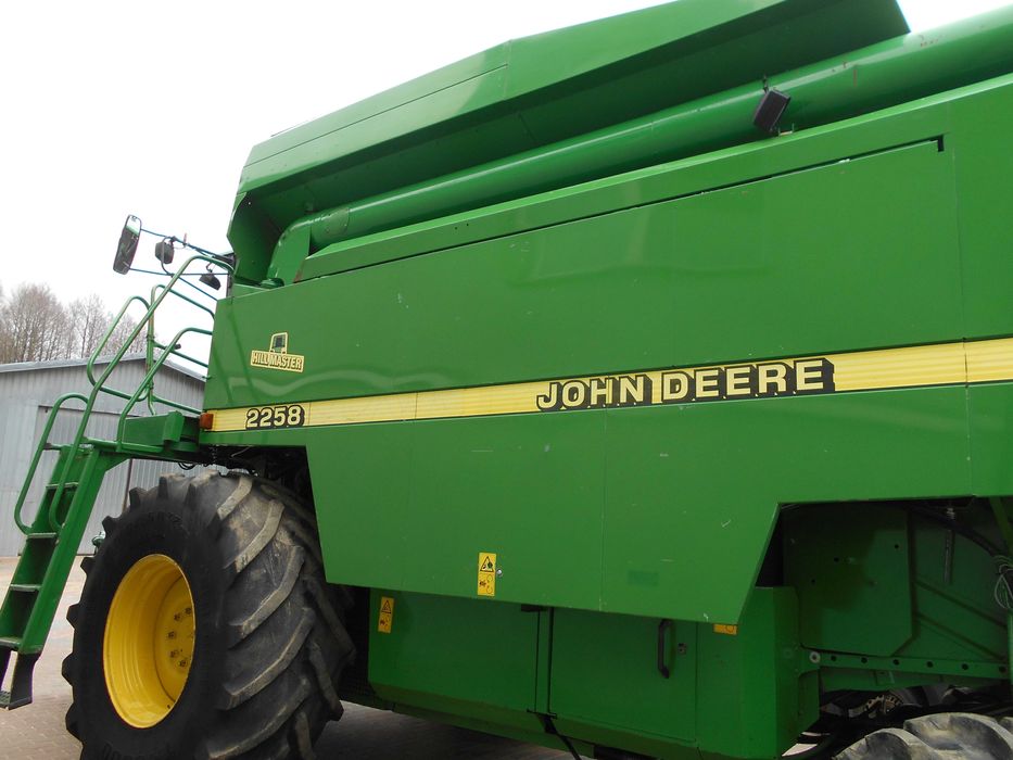 Kombajn John Deere 2258 Hillmaster 4x4 rok prod. 1999