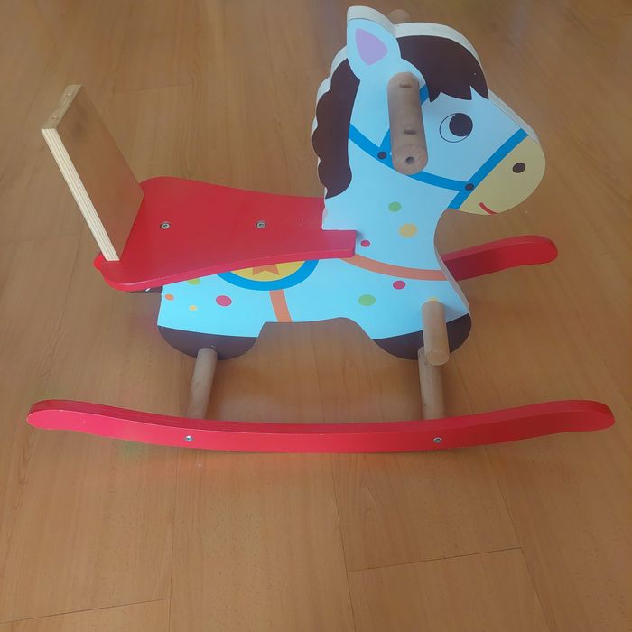 Cavalinho de baloiço em madeira