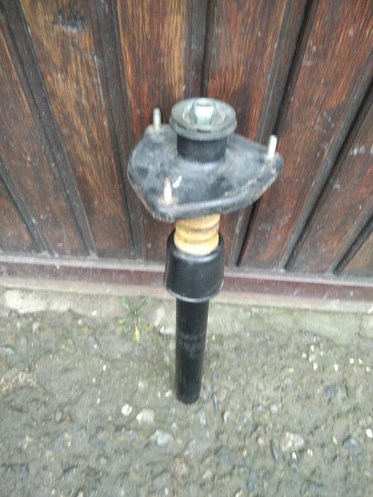 Продам передню стойку до ВАЗ Калина в зборі