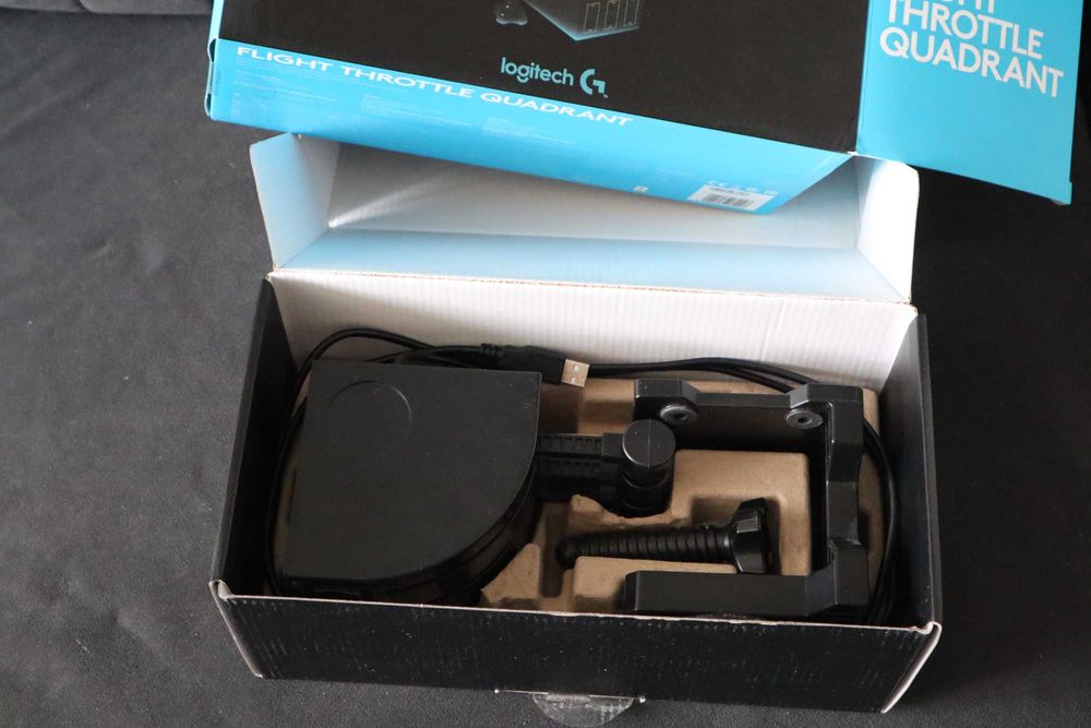 Wolant Honeycomb Alpha Flight Controls z przepustnicą Logitech