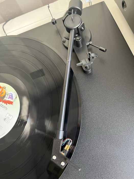 Gramofon Pro-Ject Debut II