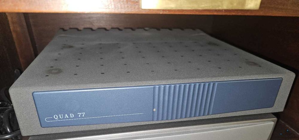 QUAD 77 amplificador de potência estéreo