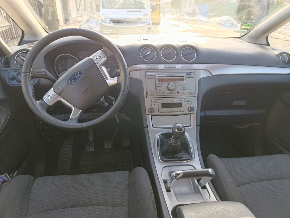 Авто для Військових. Мінівен 7 місний.