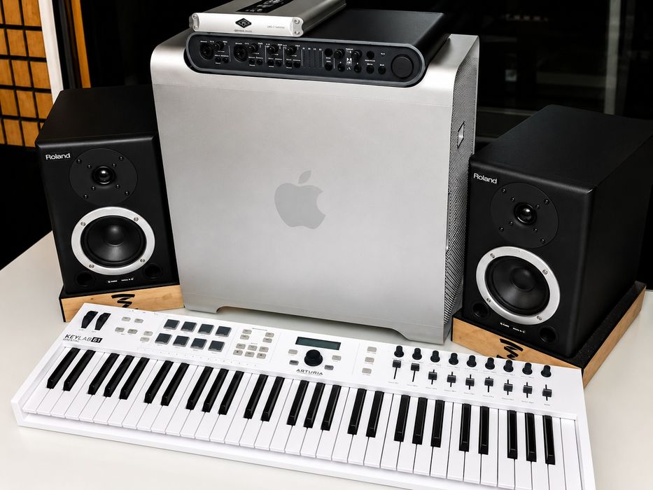 Mac Pro 5,1 Topo de Gama + UAD-2 Satellite + Interface Avid + Monitores Roland + Arturia KeyLab – Estúdio Completo
