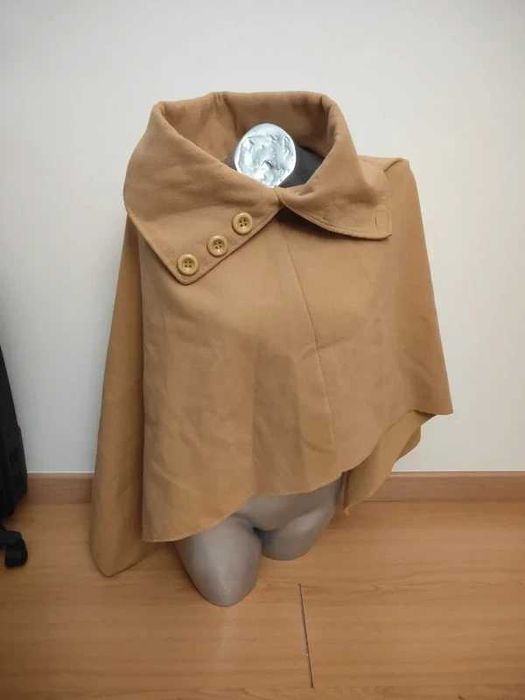 Capa ou poncho de senhora na cor camel