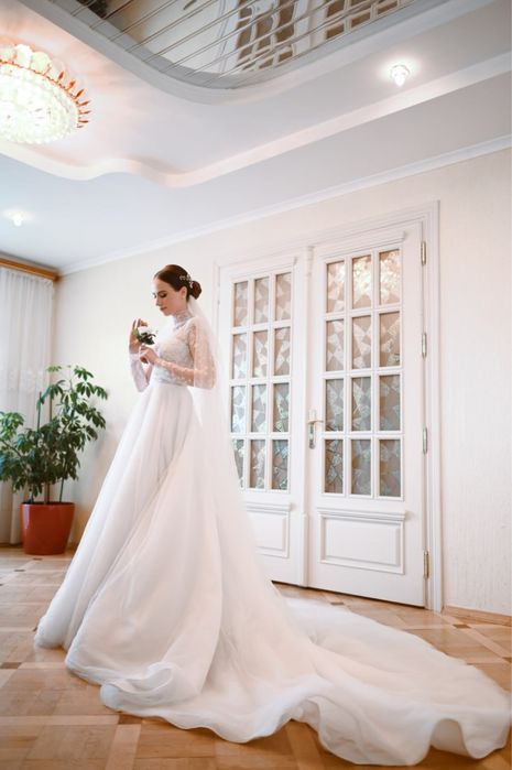 Продаю свою весільну сукню від бренду crystal