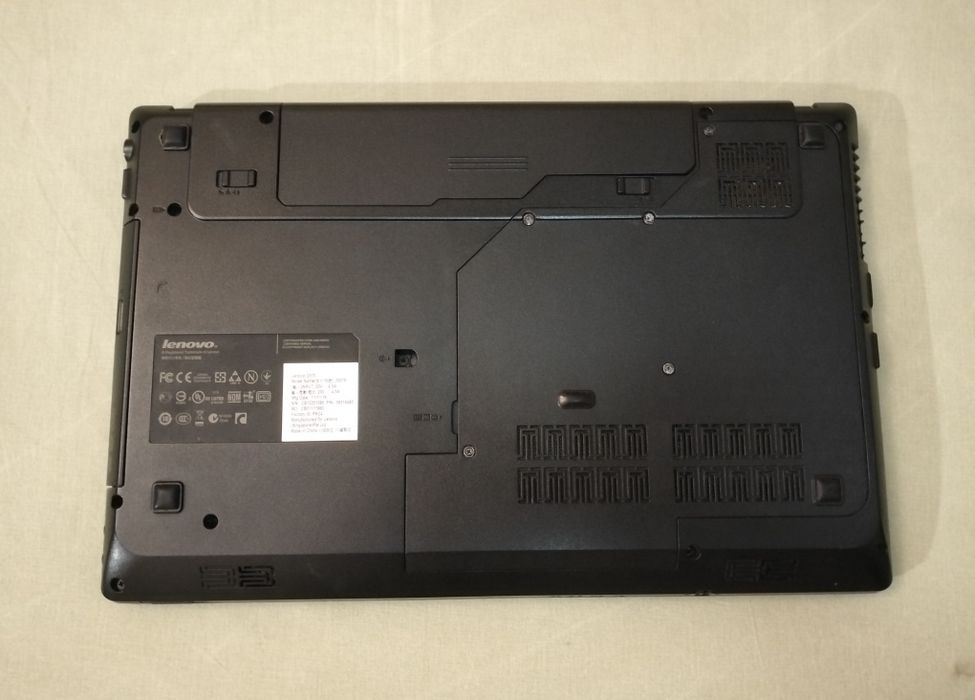 Lenovo _intel Core i5/ram 8/две видеокарты/батарея 1 час