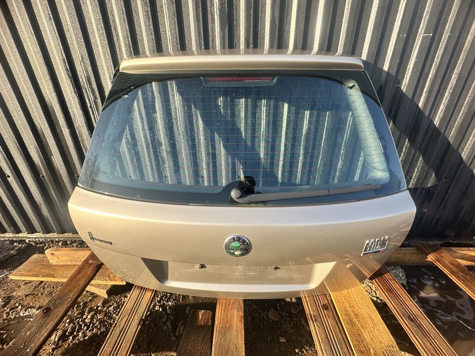 Кришка багажника skoda Fabia шкода фабія ляда універсал кляпа