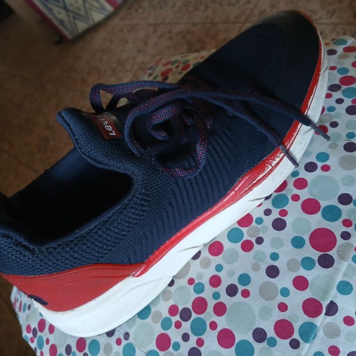 Levi's кросівки унісекс розмір 37. Устілка 23.5 см