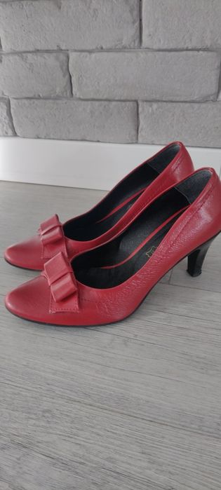 Skórzane buty na obcasie roz. 38