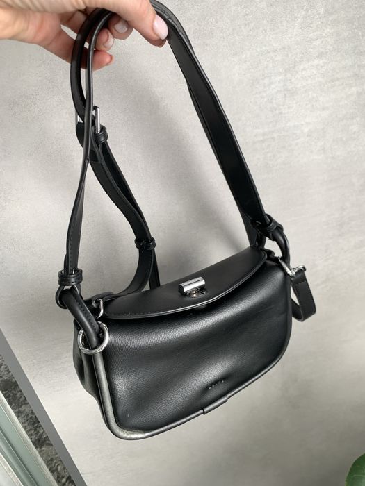 Чорна маленька сумка