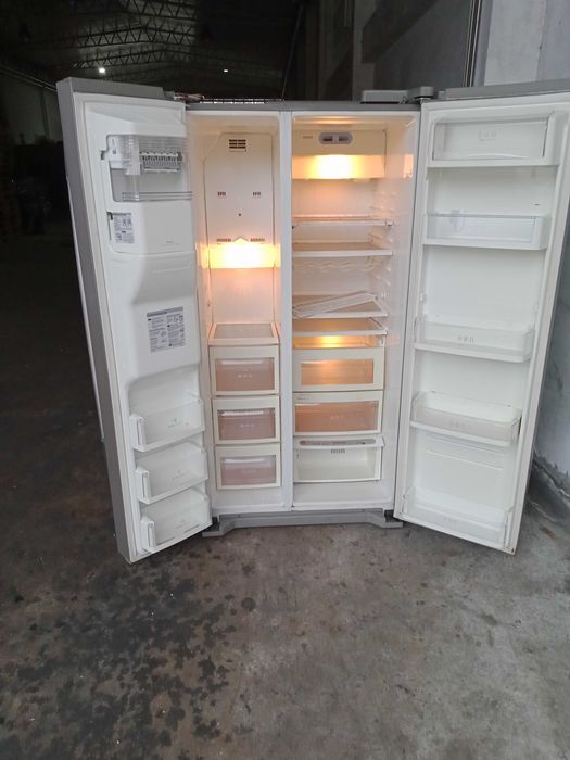 Frigorífico americano LG com TV