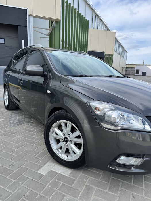 Kia Ceed 2011 года 1,6 crdi