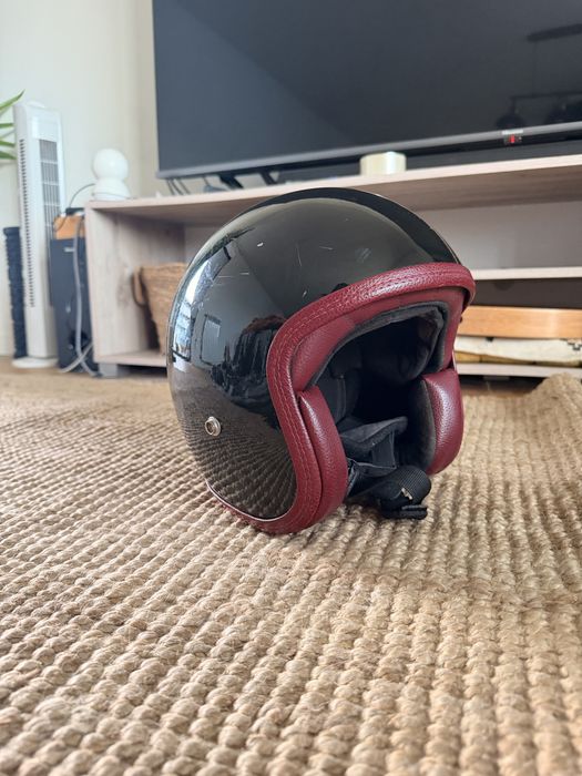 Capacete Mota S 56/57 preto / vermelho vinho com marcas mas sem quedas