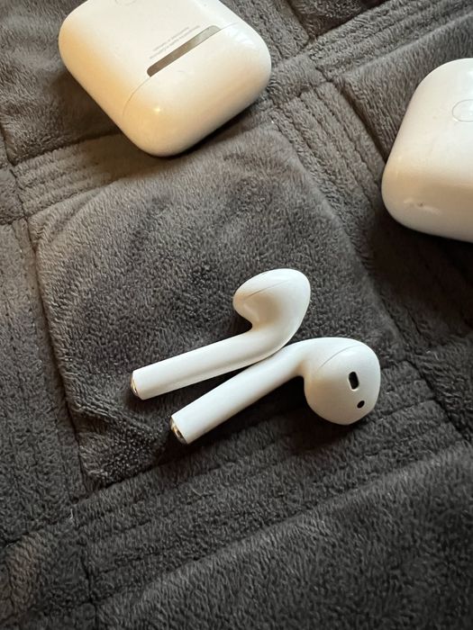 AirPods 2 оринінал плюс кейс запасний