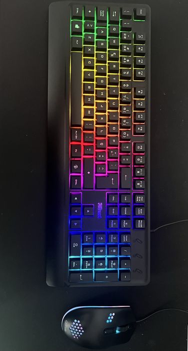 Pack Gamer RGB. Teclado e Heatset Trust e rato Qilive (como novo).