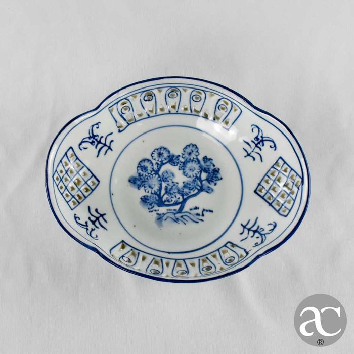 Taça vazada em porcelana da China 1ª metade do séc. XX