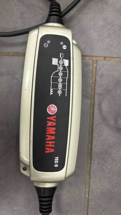 Ładowarka akumulatorów Prostownik Yamaha YEC-9 12V [2882]