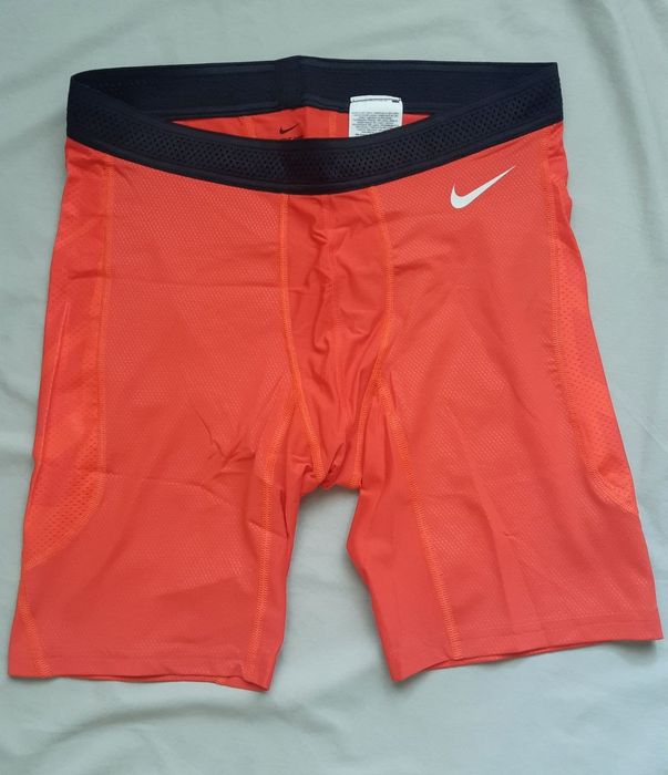 Спортивна компресійна форма Nike