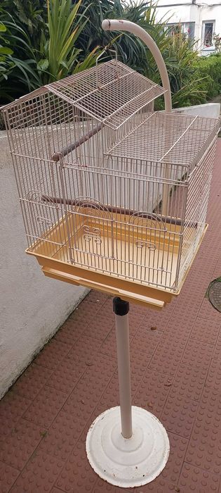 Gaiola clássica com pé