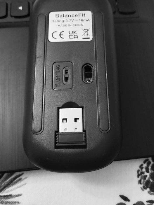 Myszka bezprzewodowa podświetlana.