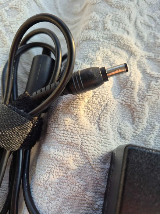 Toshiba Charger 19V 6.32A, 120W, Operates Without Anomaly64409491676803122