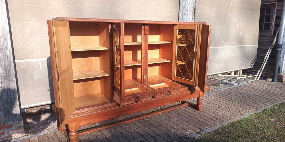 Stylowy drewniany kredens / komoda rzeźbiona – 230 cm