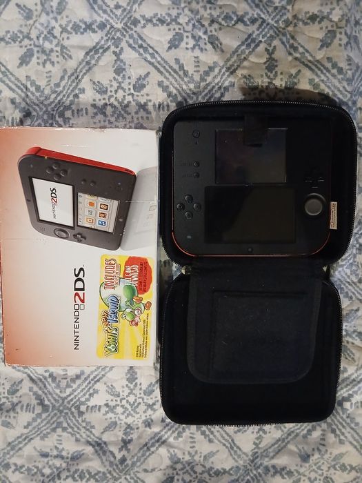 Nintendo 2ds com caixa e desbloqueada