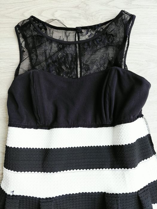 Conjunto vestido Guess e casaco Sinequanone