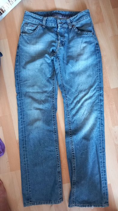 Hilfiger Denim r L dół nogawek lekko poszarpany
