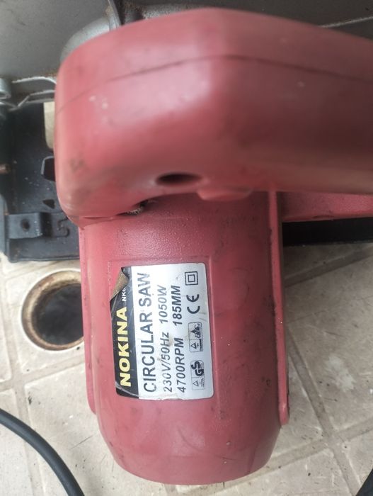 Máquina circular de cortar madeira