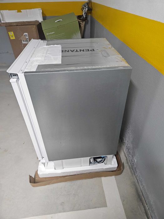 Arca Congeladora Vertical de Encastre Nova