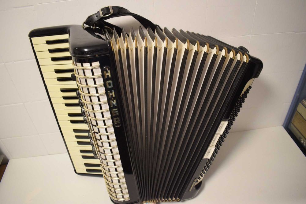 Acordeao Hohner Atlantik III  3 Voz 120 Baixos,  N 158