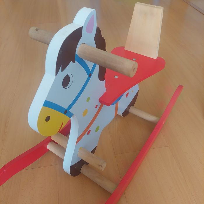 Cavalinho de baloiço em madeira