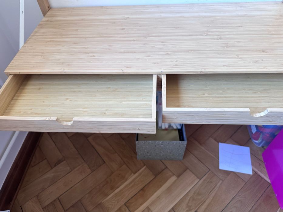 2 drewniane biurka dla dzieci / toaletka / półka