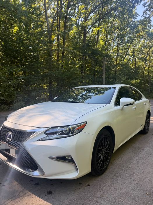 Продам Lexus es 300h