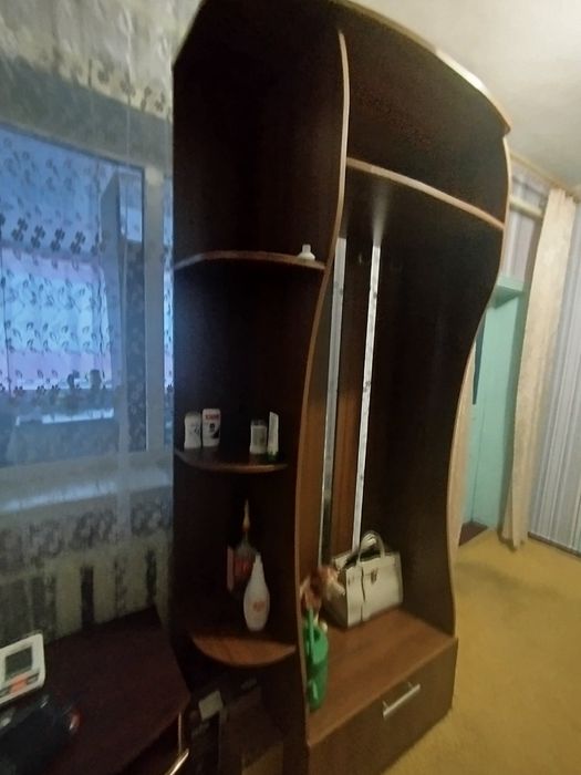 Продам передпокій