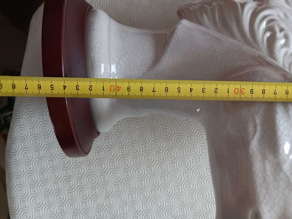 Cabeça dupla de cavalo em cerâmica com apoio em Madeira