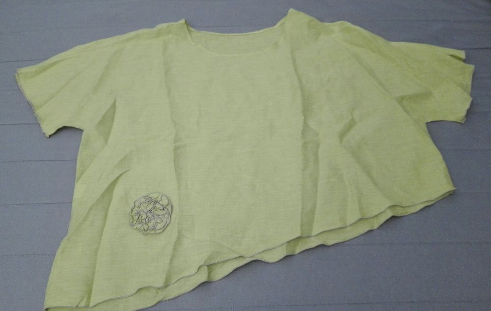 Blusas, túnicas e vestidos de marca