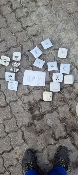 Kontakty włączniki