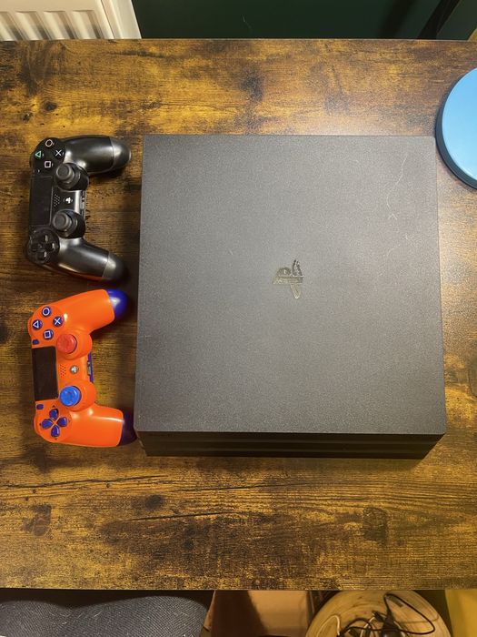 PS4 pro + 2 pady
