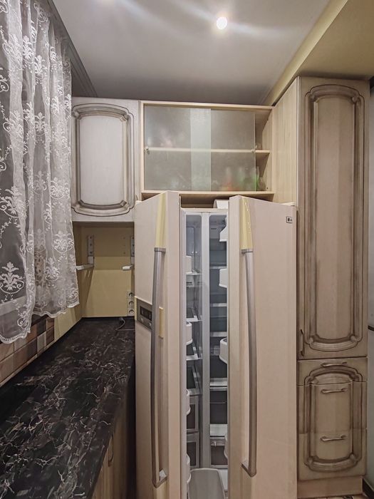 Здається в оренду 4х кімнатна квартира.